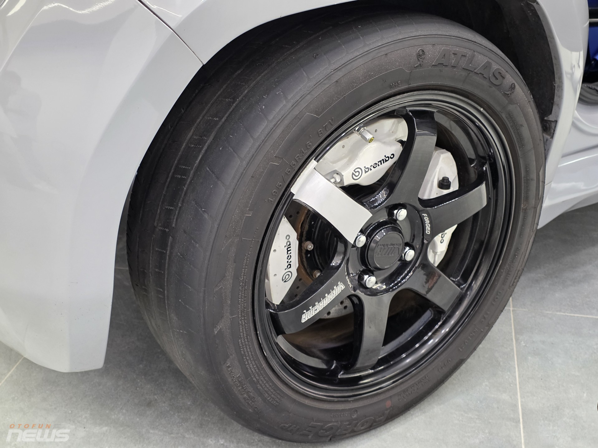 Cận cảnh VinFast VF 3 và VF 7 độ drift đầu tiên tại Việt Nam Cận cảnh VinFast VF 3 và VF 7 độ drift đầu tiên tại Việt Nam