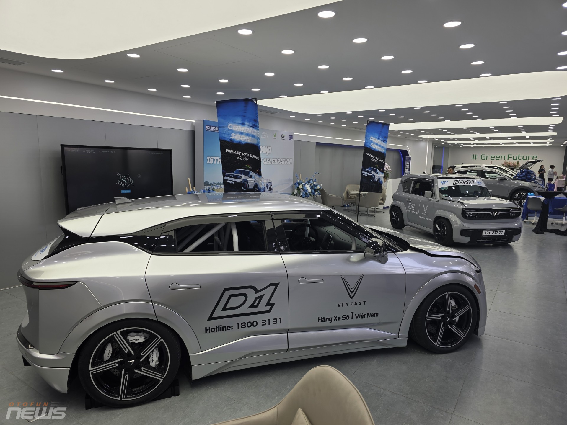 Cận cảnh VinFast VF 3 và VF 7 độ drift đầu tiên tại Việt Nam Cận cảnh VinFast VF 3 và VF 7 độ drift đầu tiên tại Việt Nam