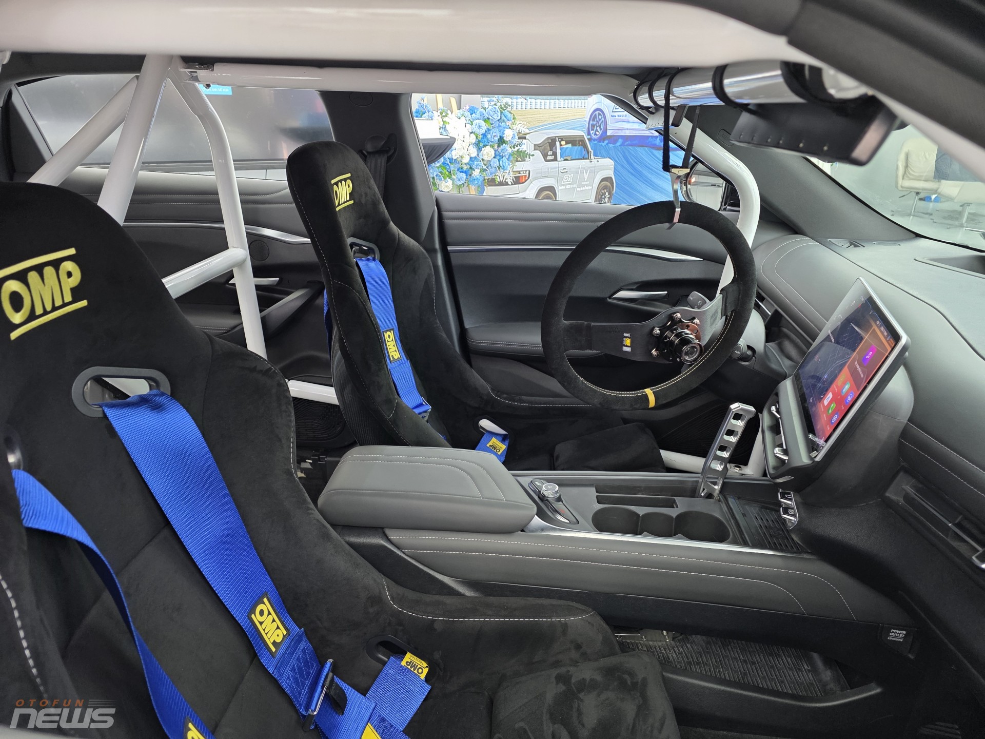 Cận cảnh VinFast VF 3 và VF 7 độ drift đầu tiên tại Việt Nam Cận cảnh VinFast VF 3 và VF 7 độ drift đầu tiên tại Việt Nam