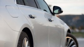 Tay nắm cửa điện tử trên xe ô tô đang là lo ngại an toàn hàng đầu ở Châu Âu