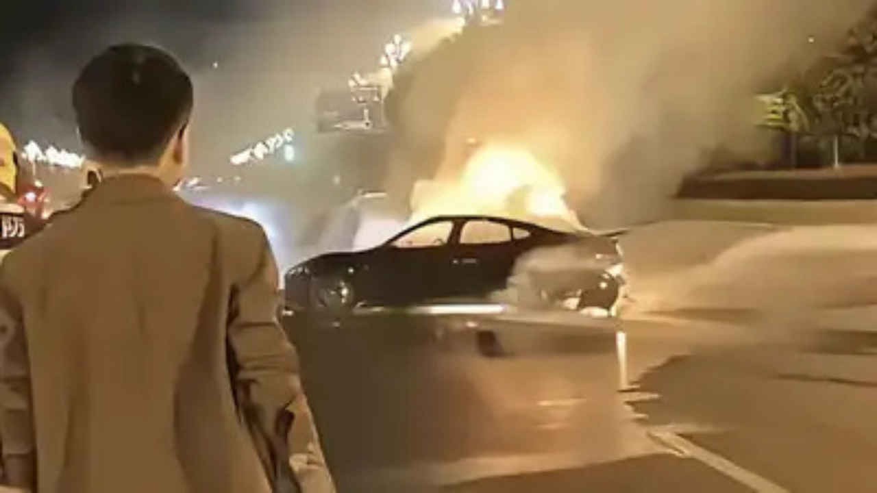 Tay nắm cửa điện tử trên xe ô tô