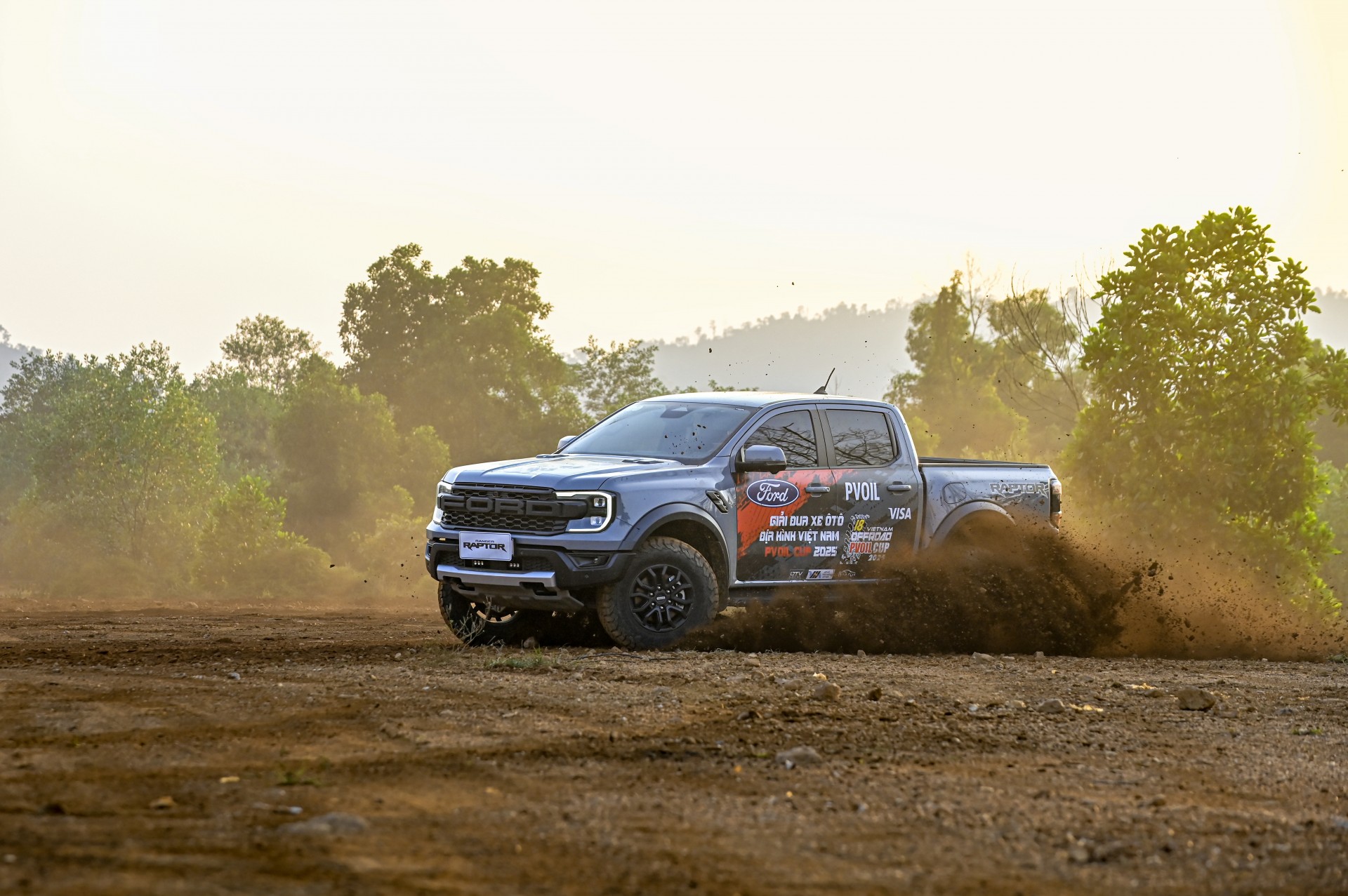 Ford Ranger Raptor: 'Chiến binh' off-road khuấy động PVOIL VOC 2025 Ford Ranger Raptor: 'Chiến binh' off-road khuấy động PVOIL VOC 2025