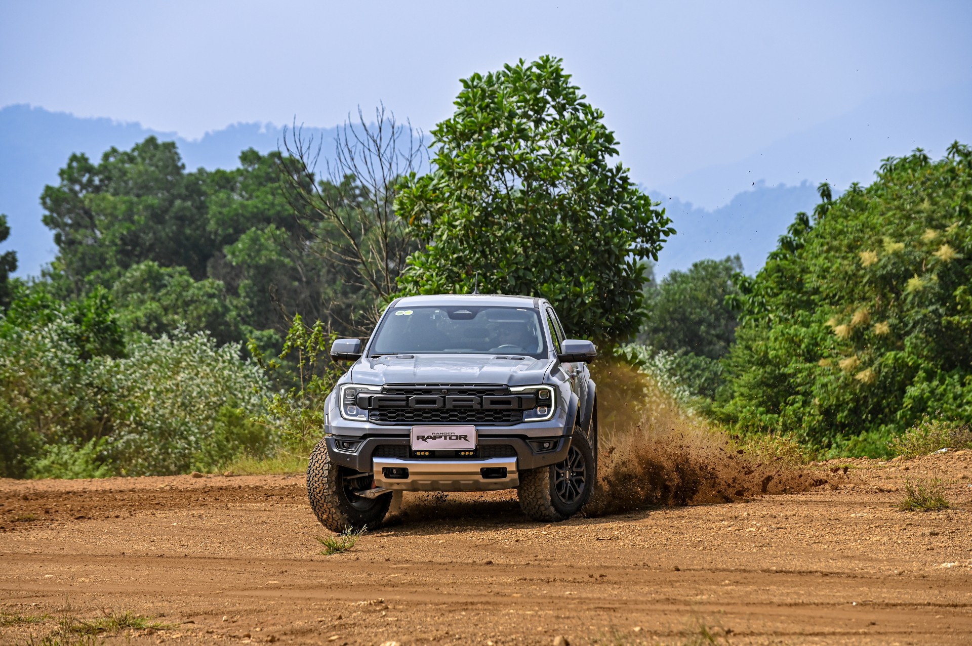 Ford Ranger Raptor 'Chiến binh' off-road khuấy động PVOIL VOC 2025 Ford Ranger Raptor 'Chiến binh' off-road khuấy động PVOIL VOC 2025