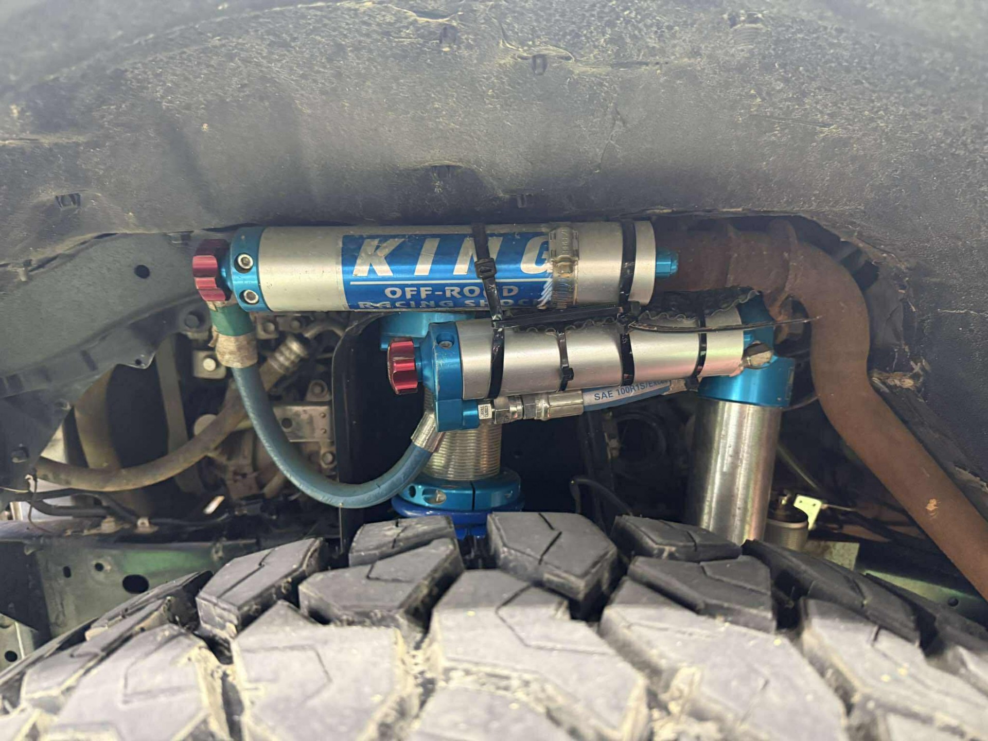 Đội đua 102 PVOIL VOC 2025: NOC - 2 chị em với chiếc xe đua 'khủng' cỡ nào?