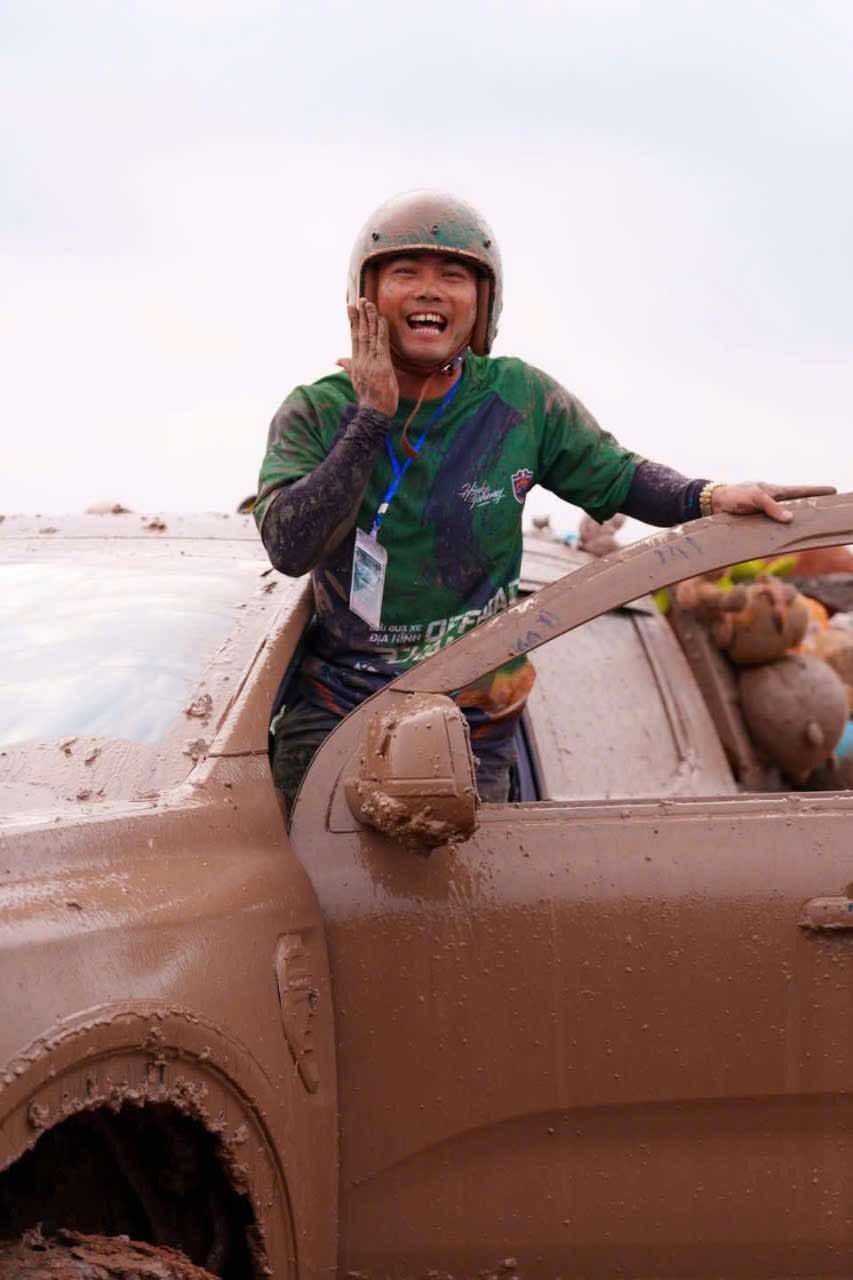 Đội đua 102 PVOIL VOC 2025: NOC - 2 chị em với chiếc xe đua 'khủng' cỡ nào?