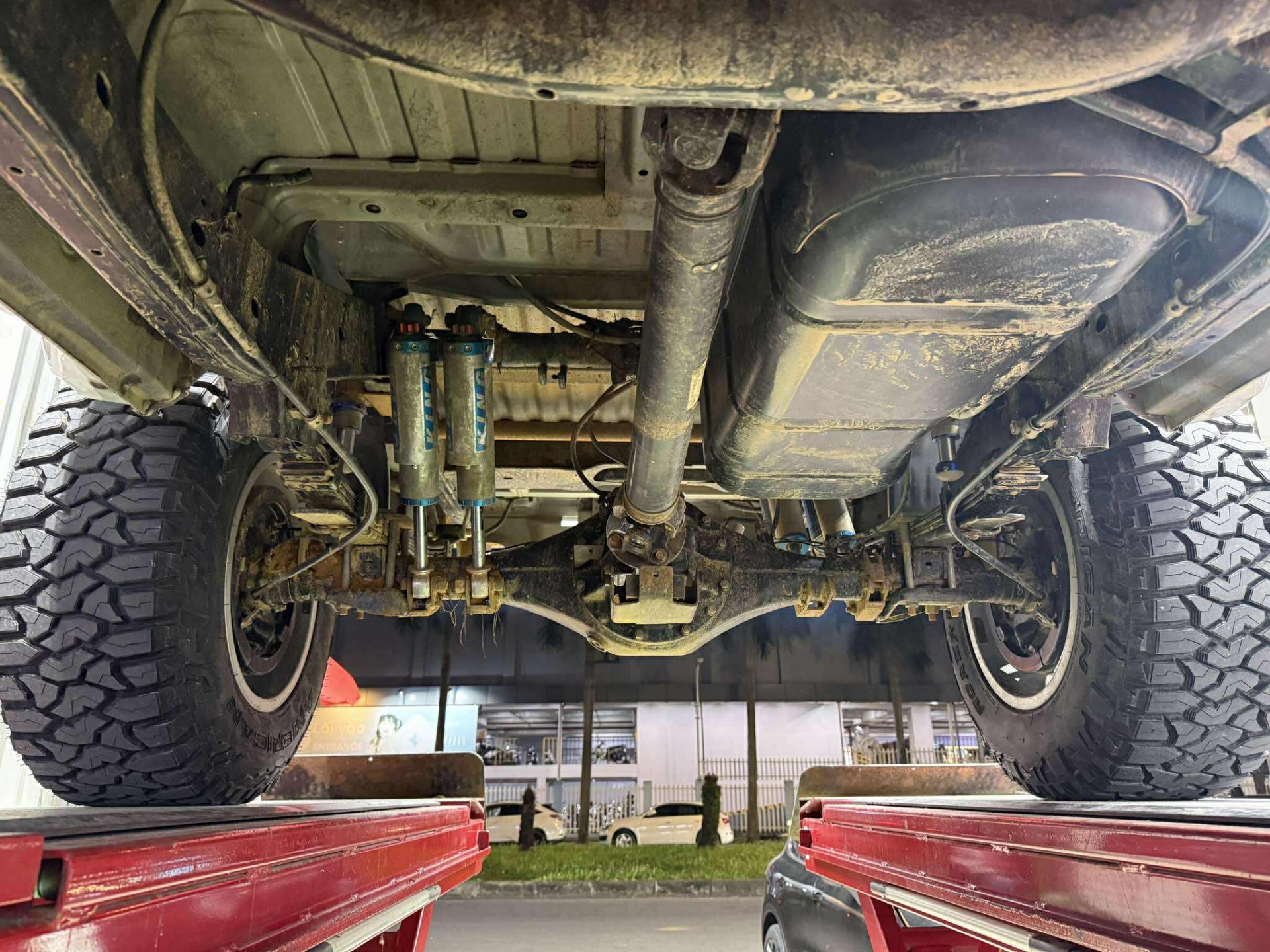 Đội đua 102 PVOIL VOC 2025: NOC - 2 chị em với chiếc xe đua 'khủng' cỡ nào?