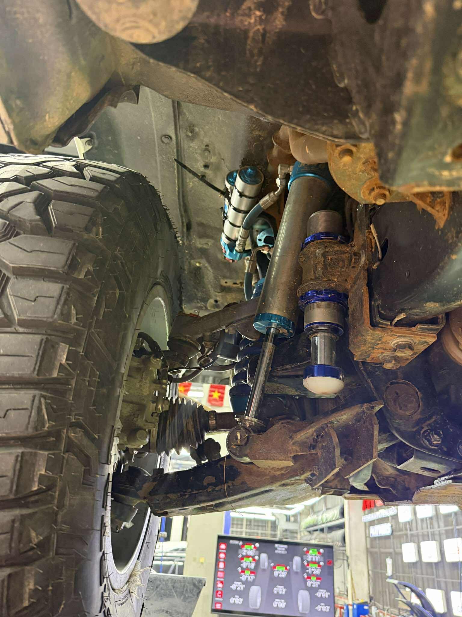 Đội đua 102 PVOIL VOC 2025: NOC - 2 chị em với chiếc xe đua 'khủng' cỡ nào?