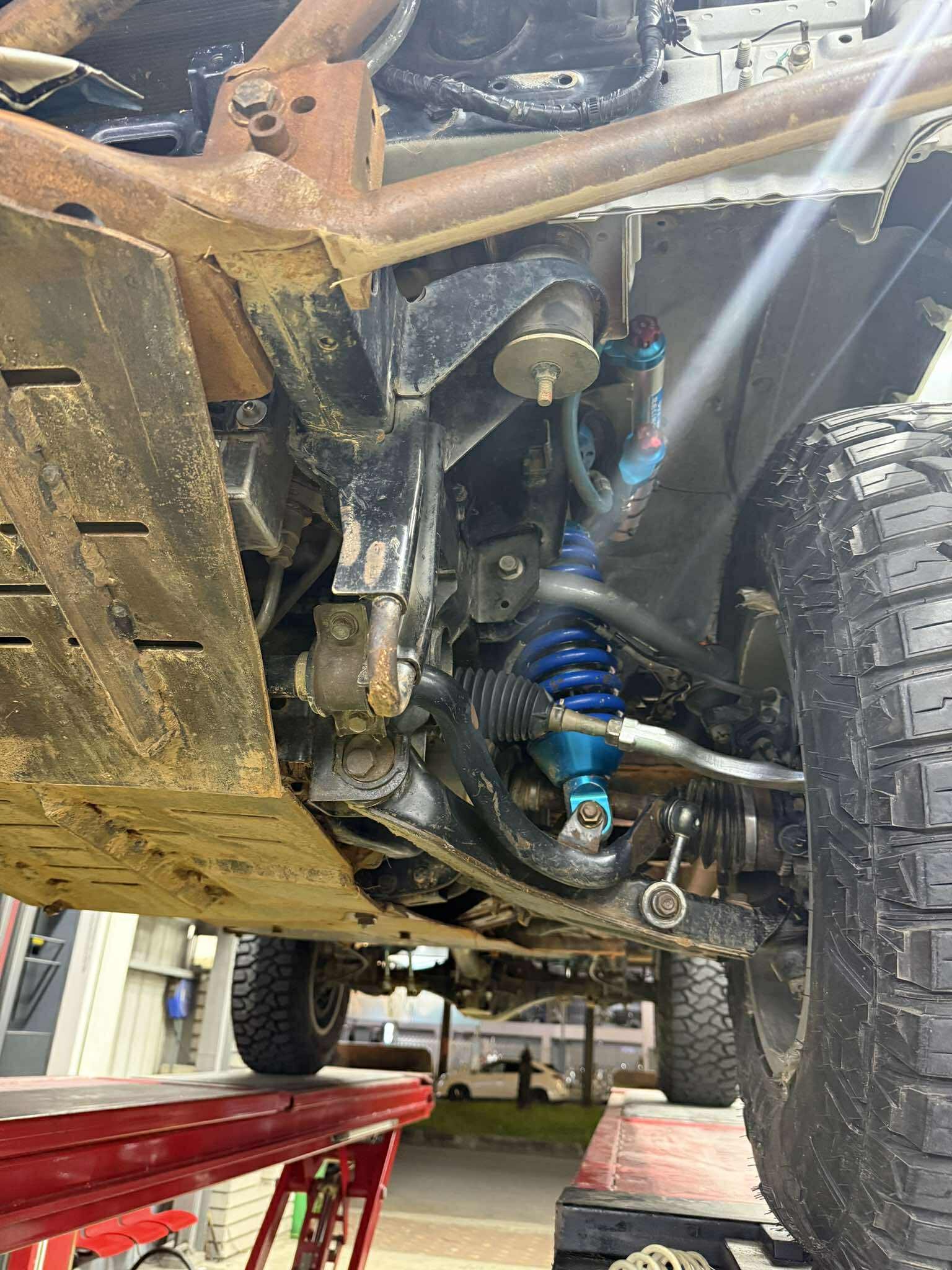 Đội đua 102 PVOIL VOC 2025: NOC - 2 chị em với chiếc xe đua 'khủng' cỡ nào?