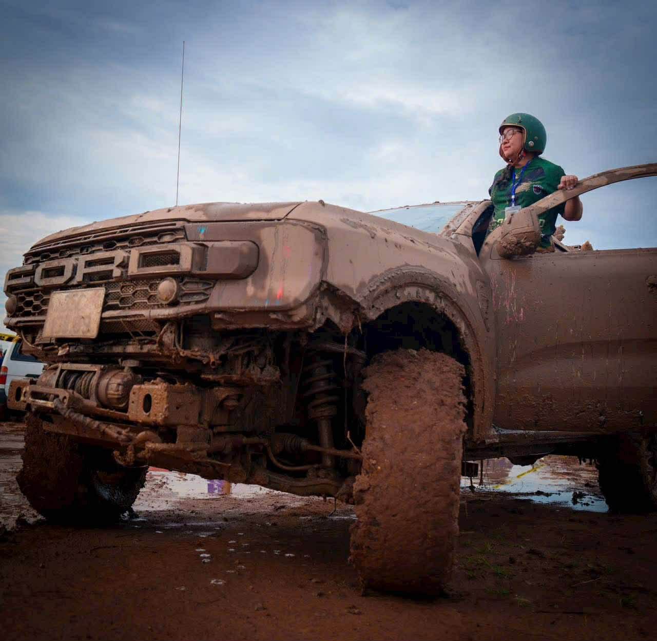 Đội đua 102 PVOIL VOC 2025: NOC - 2 chị em với chiếc xe đua 'khủng' cỡ nào?