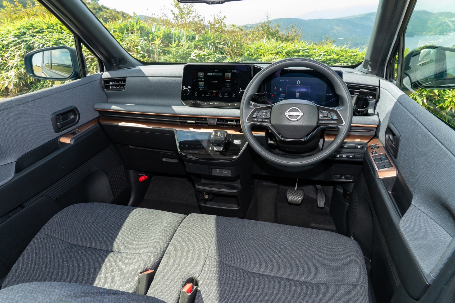 hệ thống năng lượng mặt trời trên xe điện Nissan