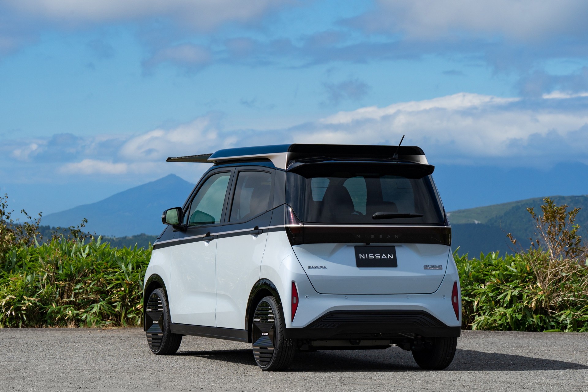 hệ thống năng lượng mặt trời trên xe điện Nissan