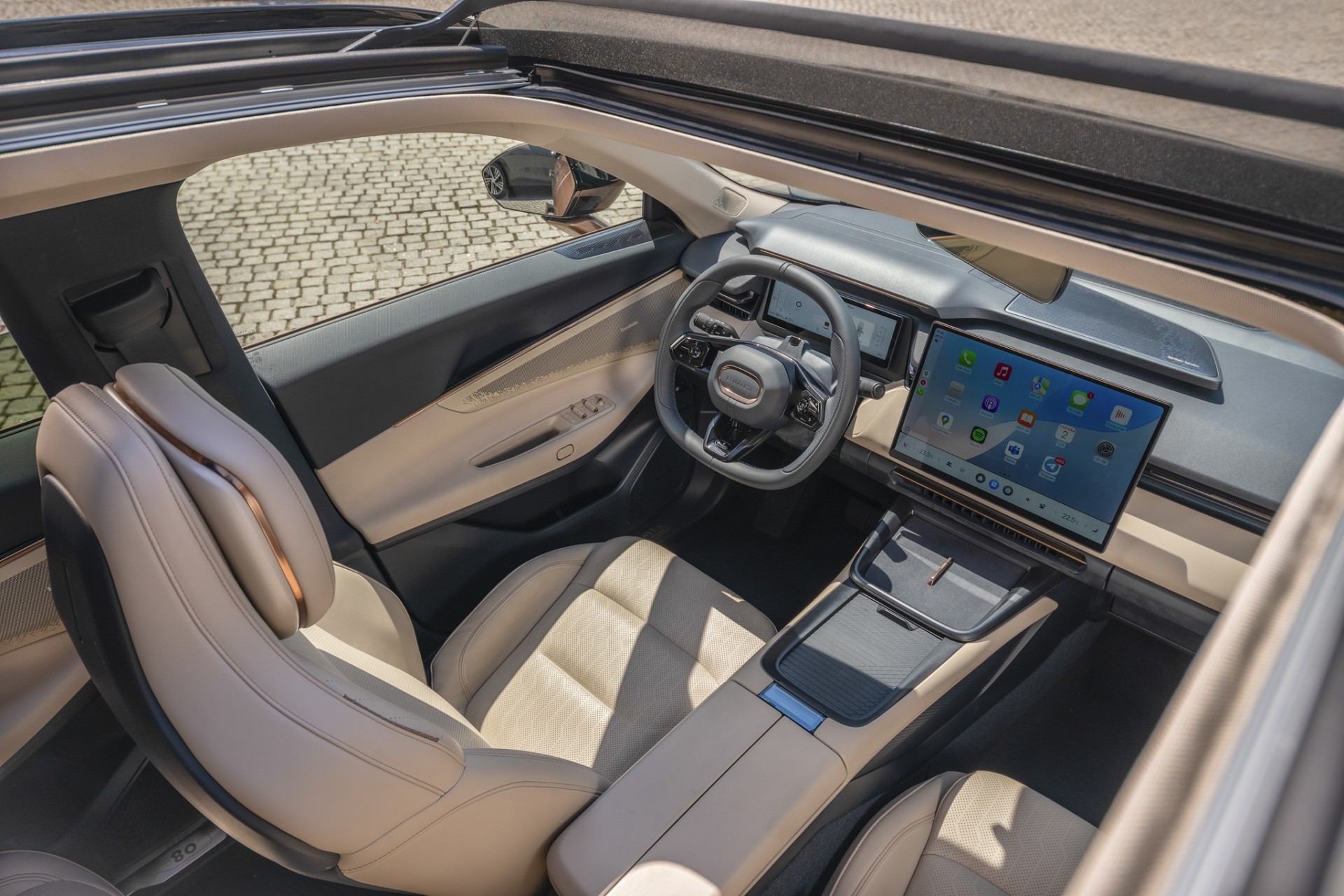 Lynk & Co 08 EM-P chính thức ra mắt tại Việt Nam: SUV PHEV hạng D giá từ 1,299 tỷ đồng