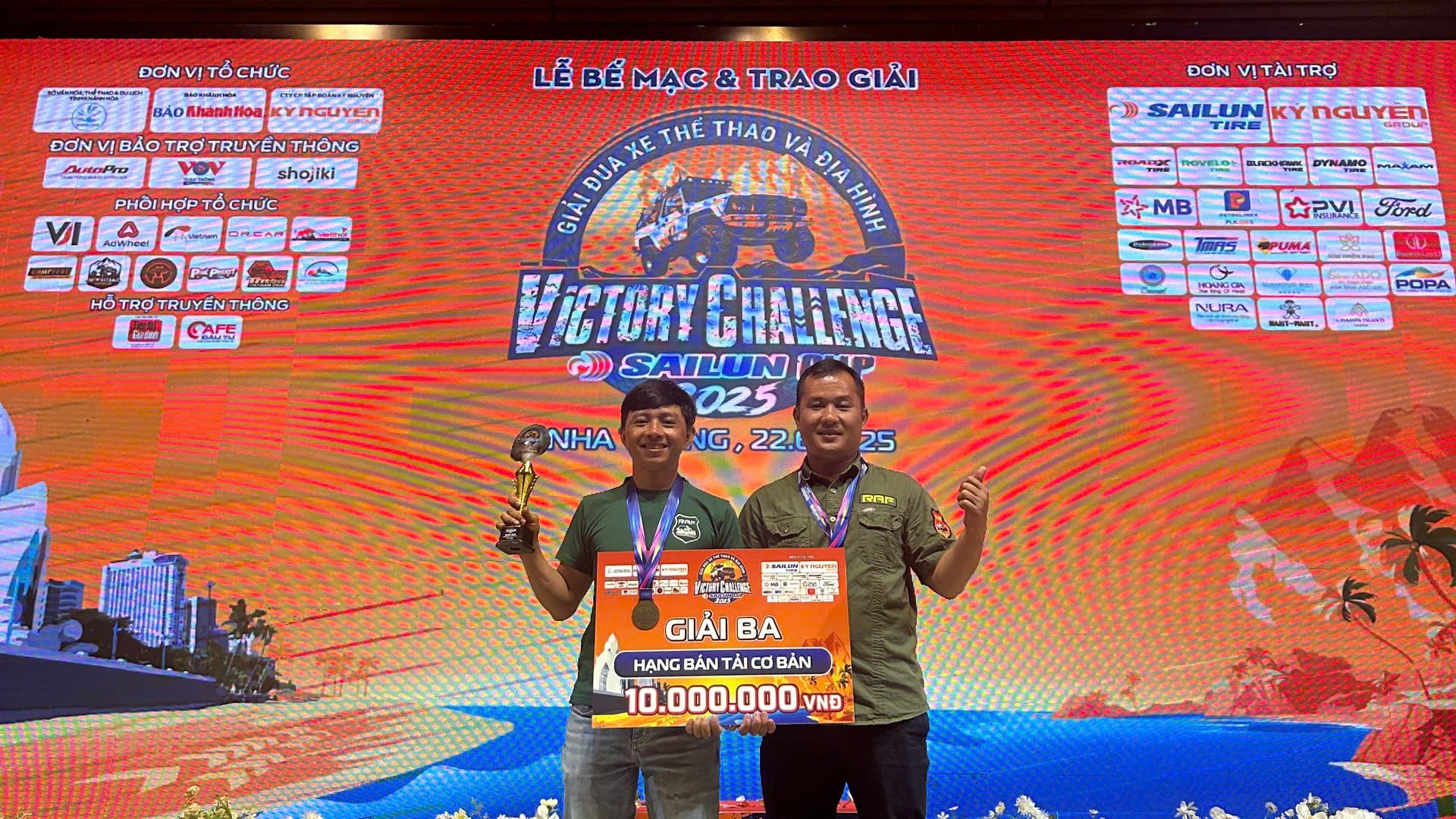 Đội đua 121 PVOIL VOC 2025: RAF 555 Zinpower 4×4