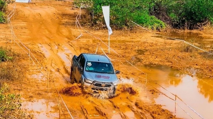 Cùng Toyota Hilux chinh phục cung lái thử đầy kịch tính tại Giải Đua xe Ô tô Địa hình PVOIL Cup 2025