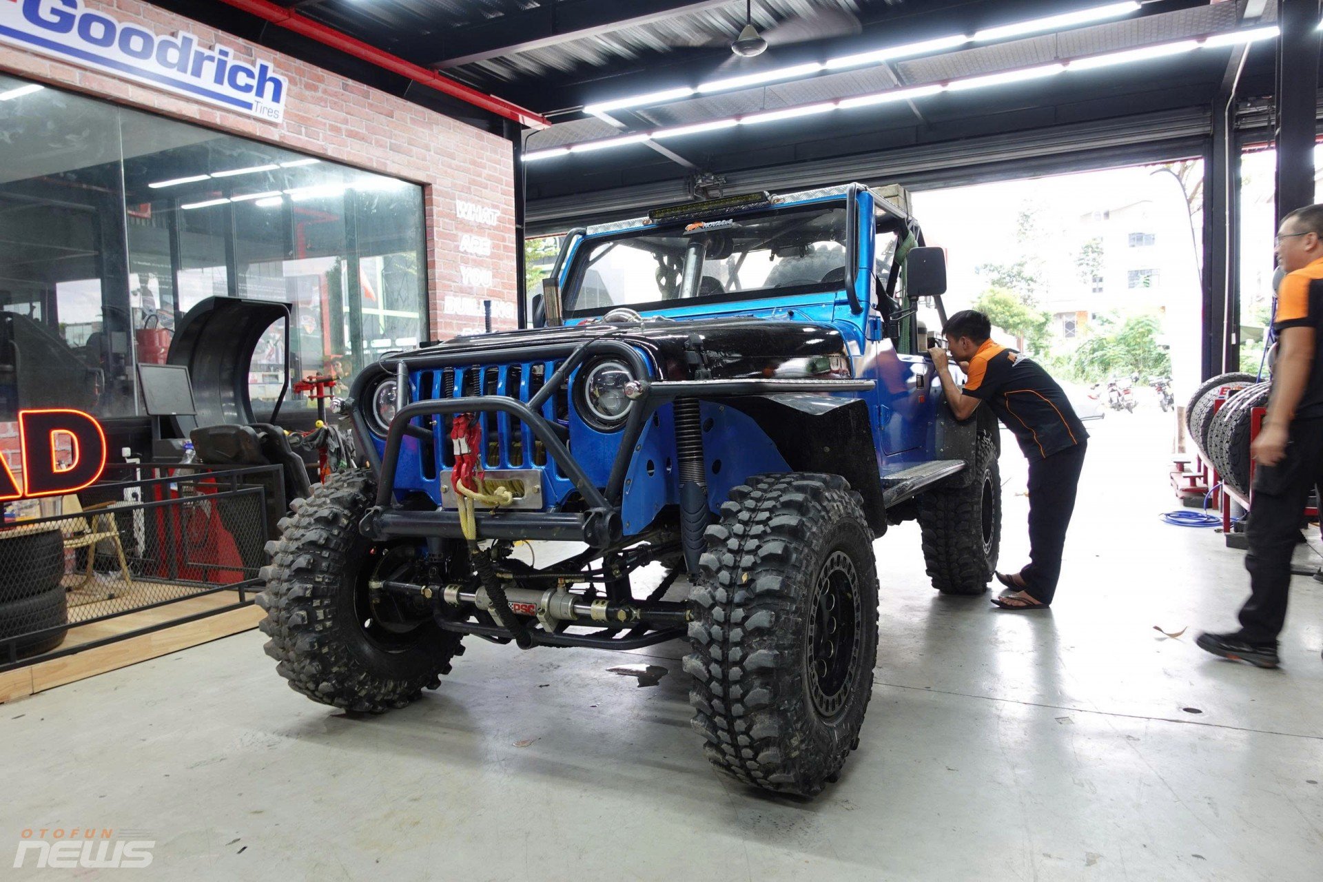 Đội đua 311 mang đến SUV thi đấu đặc biệt tại VOC 2025 với công nghệ đánh lái bánh sau