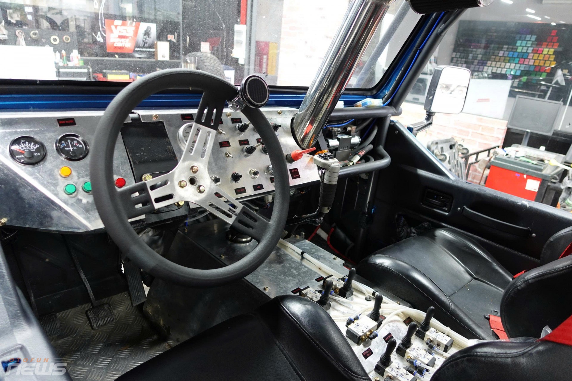 Đội đua 311 mang đến SUV thi đấu đặc biệt tại VOC 2025 với công nghệ đánh lái bánh sau Đội đua 311 mang đến SUV thi đấu đặc biệt tại VOC 2025 với công nghệ đánh lái bánh sau