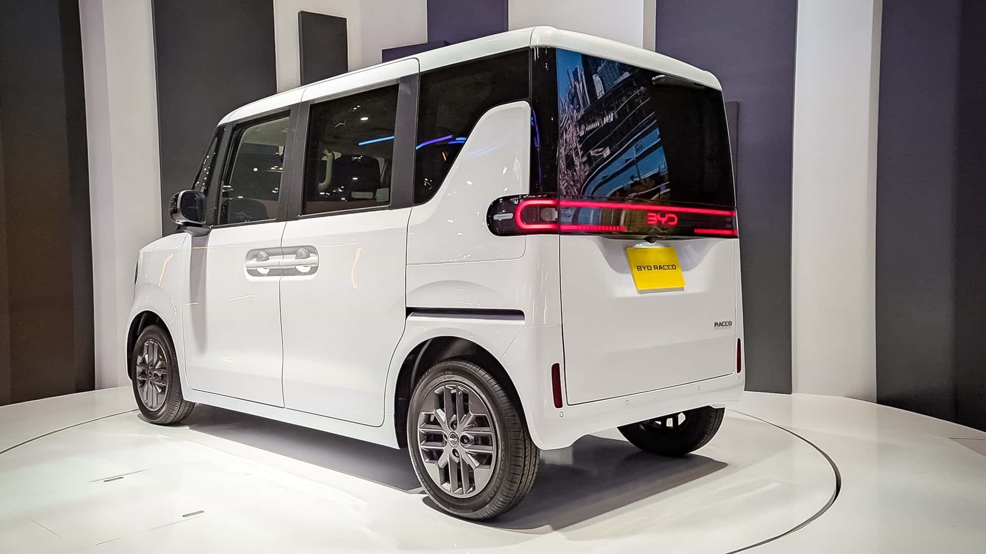 Phía sau của BYD Racco