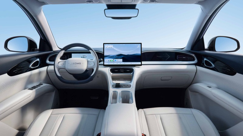 Mẫu xe điện bán chạy nhất Trung Quốc năm 2025 bị bốc cháy và phát nổ khi đang đỗ Nội thất của Geely Xingyuan