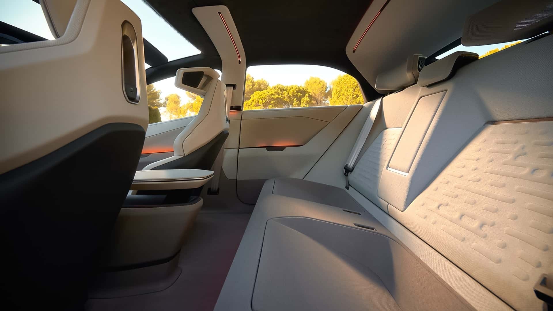 Toyota Corolla Concept chính thức lộ diện với vẻ đẹp táo bạo khác hẳn thế hệ hiện tại Hàng ghế sau của Toyota Corolla Concept