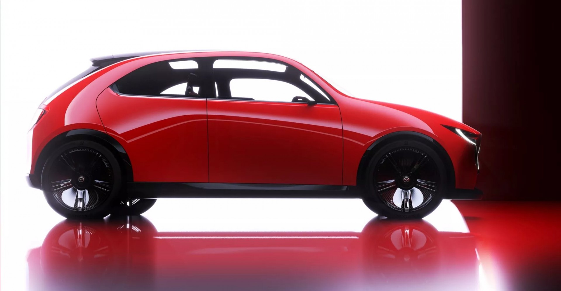 Phía bên của Mazda Vision-X Compact