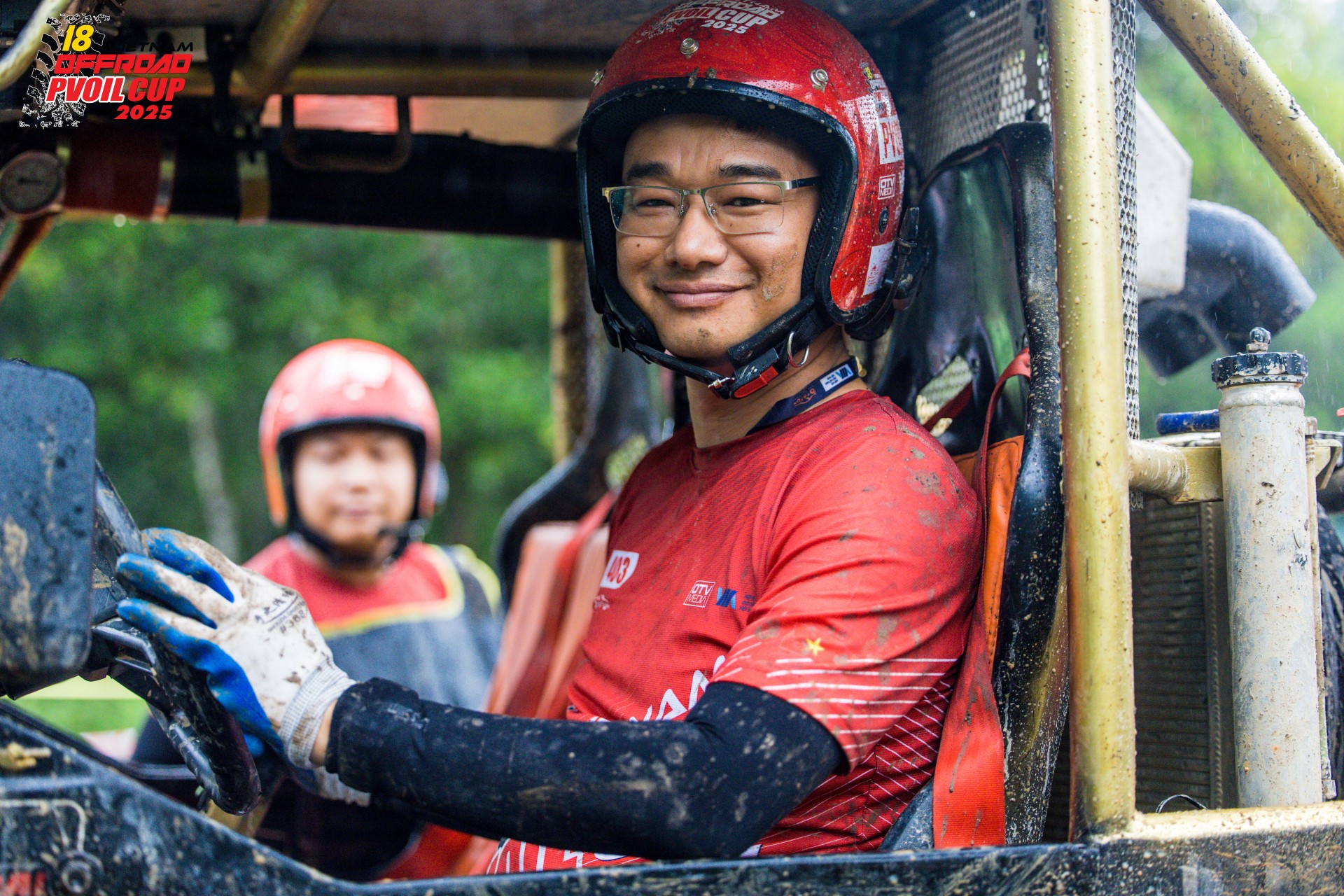 Các đội đua dầm mưa trong ngày thi đấu đầu tiên của PVOIL VOC 2025 Các đội đua dầm mưa trong ngày thi đấu đầu tiên của PVOIL VOC 2025