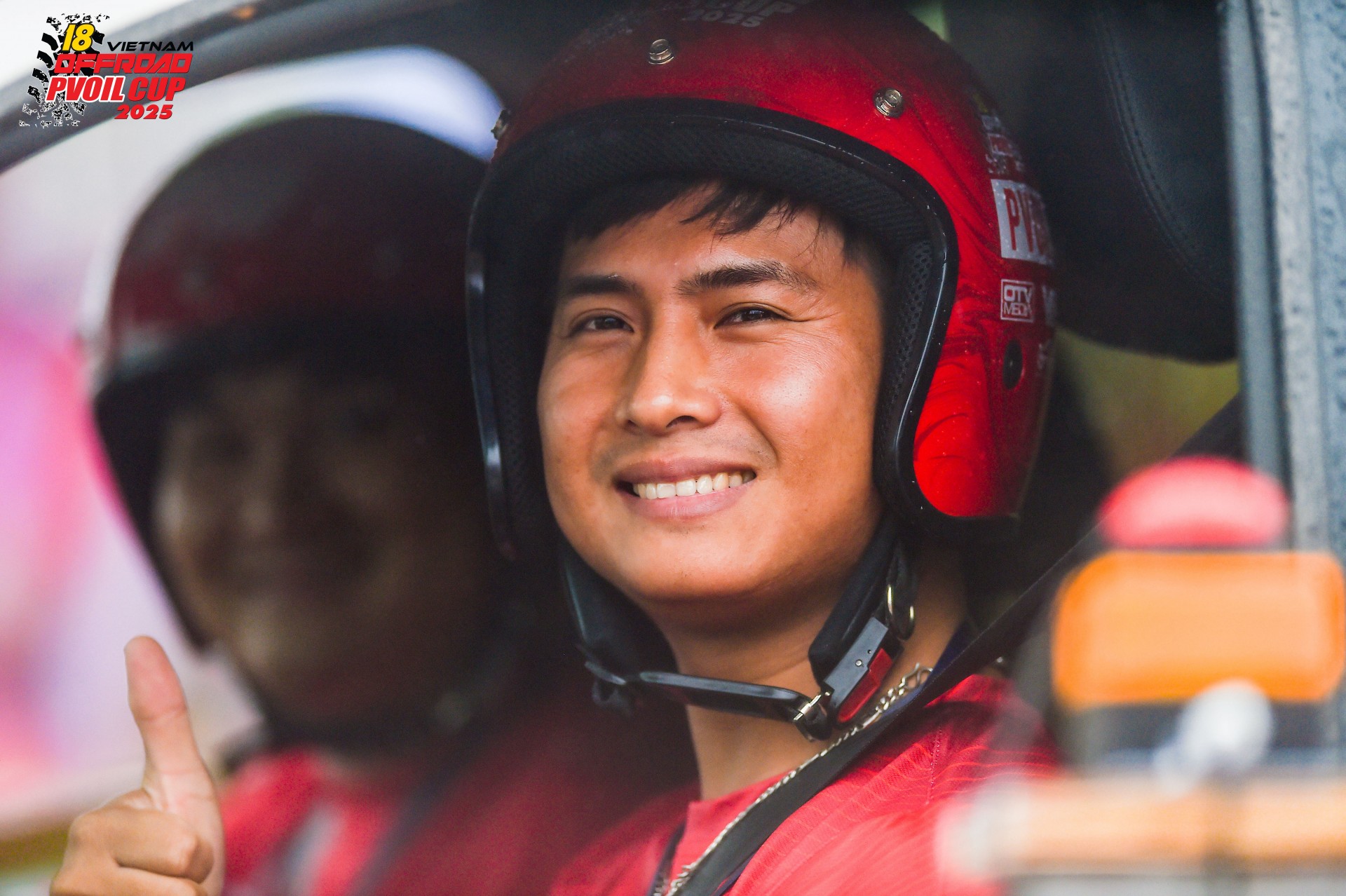 Các đội đua dầm mưa trong ngày thi đấu đầu tiên của PVOIL VOC 2025 Các đội đua dầm mưa trong ngày thi đấu đầu tiên của PVOIL VOC 2025