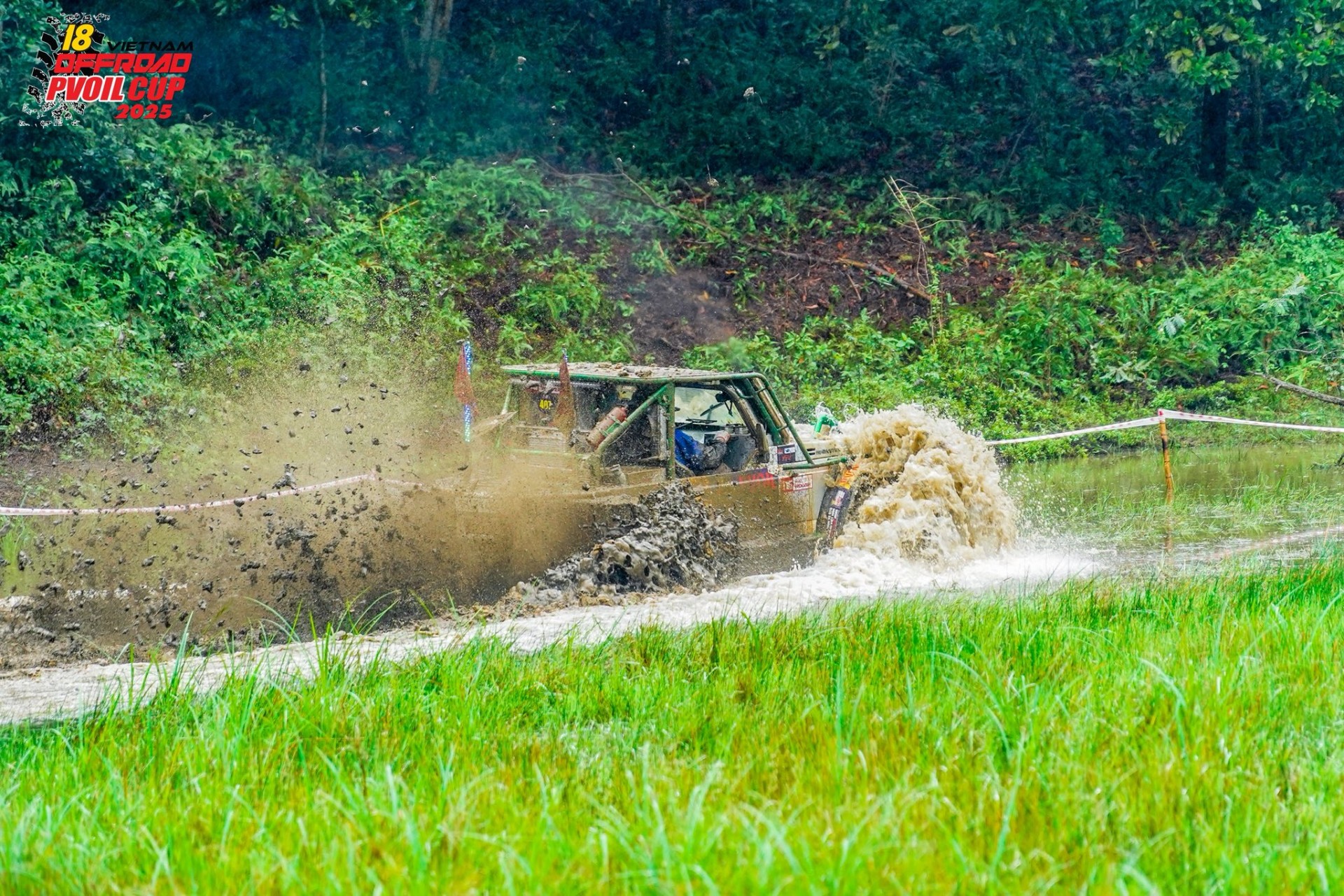 Hạng Chuyên nghiệp PVOIL VOC 2025: Bùn, khói và bản lĩnh của những tay lái thép Hạng Chuyên nghiệp PVOIL VOC 2025: Bùn, khói và bản lĩnh của những tay lái thép