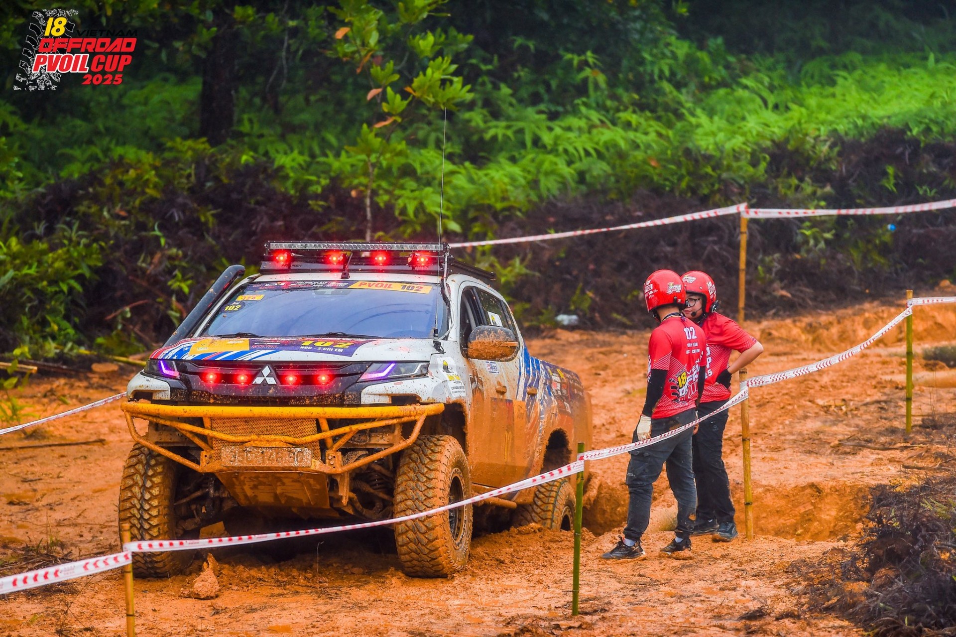 Đường 13 tại PVOIL VOC 2025 khó thế nào mà một nửa đội Hạng Cơ bản và Bán tải Nâng cao dính DNF?