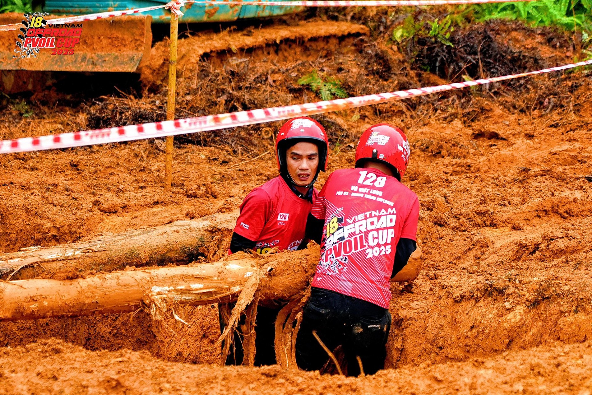 Đường 13 tại PVOIL VOC 2025 khó thế nào mà một nửa đội Hạng Cơ bản và Bán tải Nâng cao dính DNF?