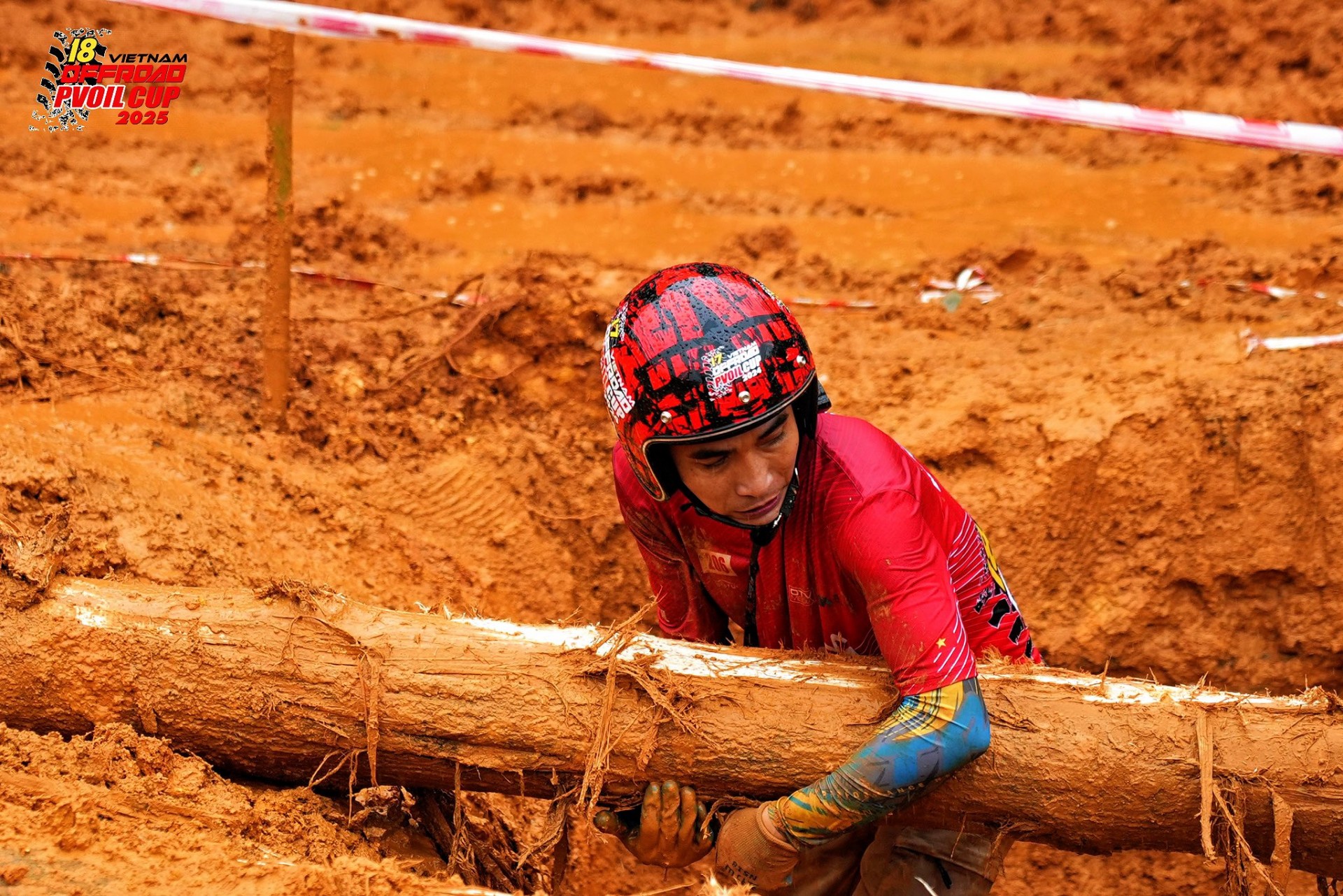 Đường 13 tại PVOIL VOC 2025 khó thế nào mà một nửa đội Hạng Cơ bản và Bán tải Nâng cao dính DNF?