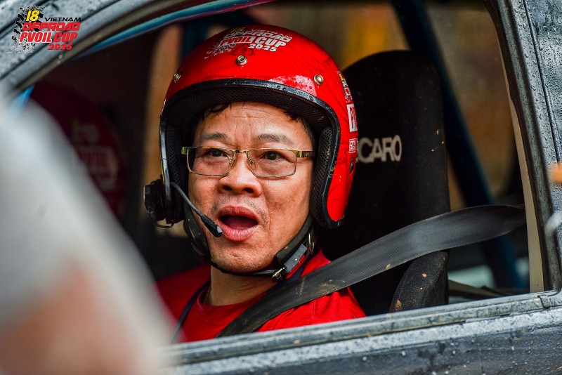 Muôn vẻ cảm xúc trên gương mặt lấm lem của các tay đua PVOIL VOC 2025 Muôn vẻ cảm xúc trên gương mặt lấm lem của các tay đua PVOIL VOC 2025