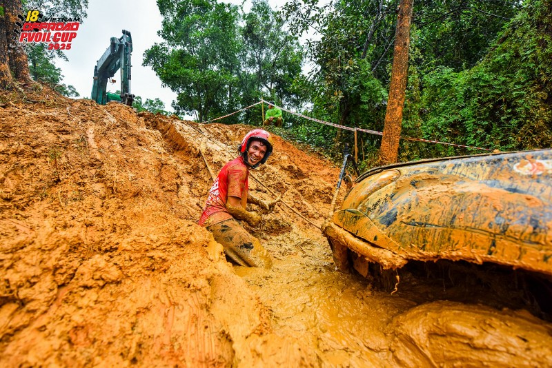 Muôn vẻ cảm xúc trên gương mặt lấm lem của các tay đua PVOIL VOC 2025 Muôn vẻ cảm xúc trên gương mặt lấm lem của các tay đua PVOIL VOC 2025