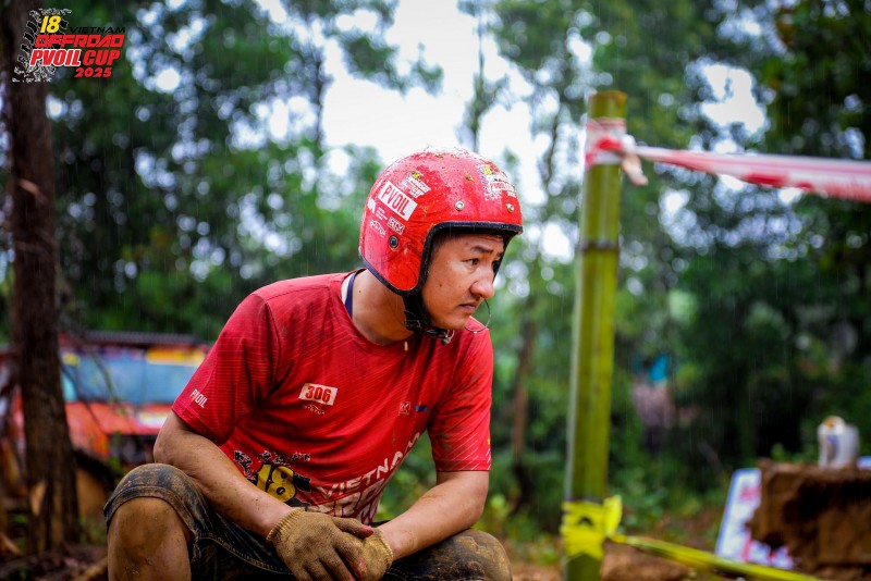 Muôn vẻ cảm xúc trên gương mặt lấm lem của các tay đua PVOIL VOC 2025 Muôn vẻ cảm xúc trên gương mặt lấm lem của các tay đua PVOIL VOC 2025