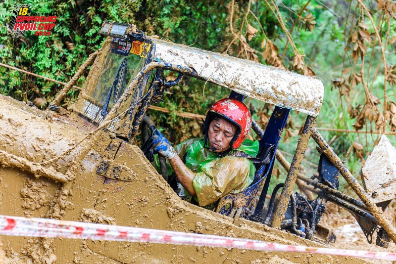 Muôn vẻ cảm xúc trên gương mặt lấm lem của các tay đua PVOIL VOC 2025 Muôn vẻ cảm xúc trên gương mặt lấm lem của các tay đua PVOIL VOC 2025