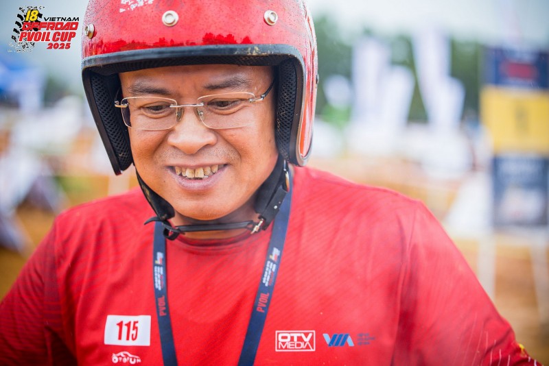 Muôn vẻ cảm xúc trên gương mặt lấm lem của các tay đua PVOIL VOC 2025 Muôn vẻ cảm xúc trên gương mặt lấm lem của các tay đua PVOIL VOC 2025