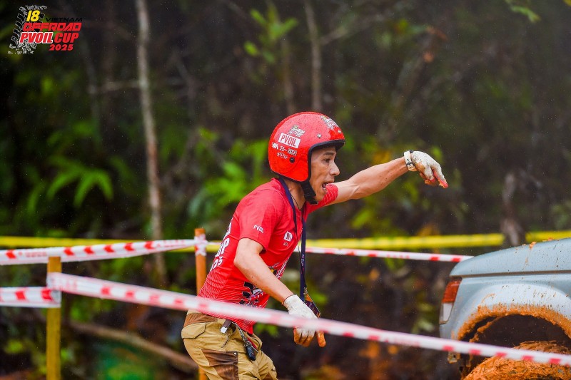 Muôn vẻ cảm xúc trên gương mặt lấm lem của các tay đua PVOIL VOC 2025 Muôn vẻ cảm xúc trên gương mặt lấm lem của các tay đua PVOIL VOC 2025