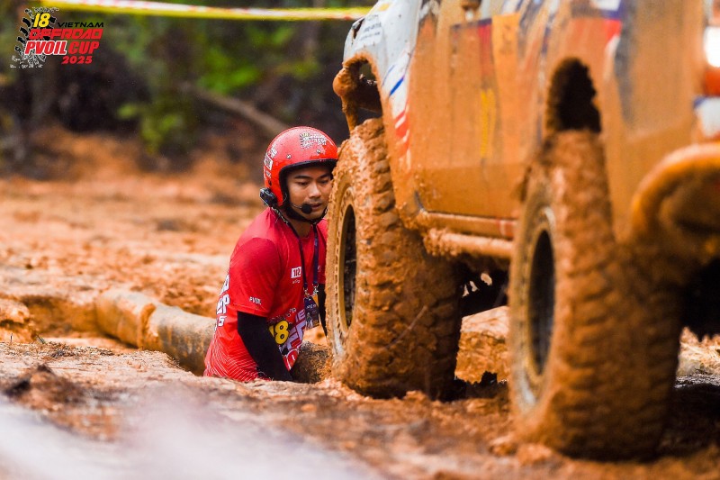 Muôn vẻ cảm xúc trên gương mặt lấm lem của các tay đua PVOIL VOC 2025 Muôn vẻ cảm xúc trên gương mặt lấm lem của các tay đua PVOIL VOC 2025