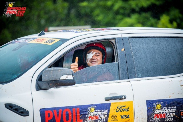 Muôn vẻ cảm xúc trên gương mặt lấm lem của các tay đua PVOIL VOC 2025