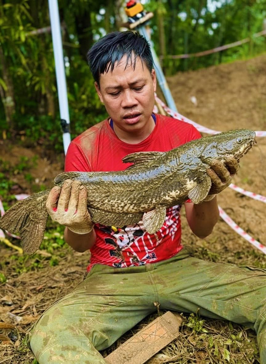 Màn 'tắm bùn' ấn tượng của những đội đua tại PVOIL VOC 2025
