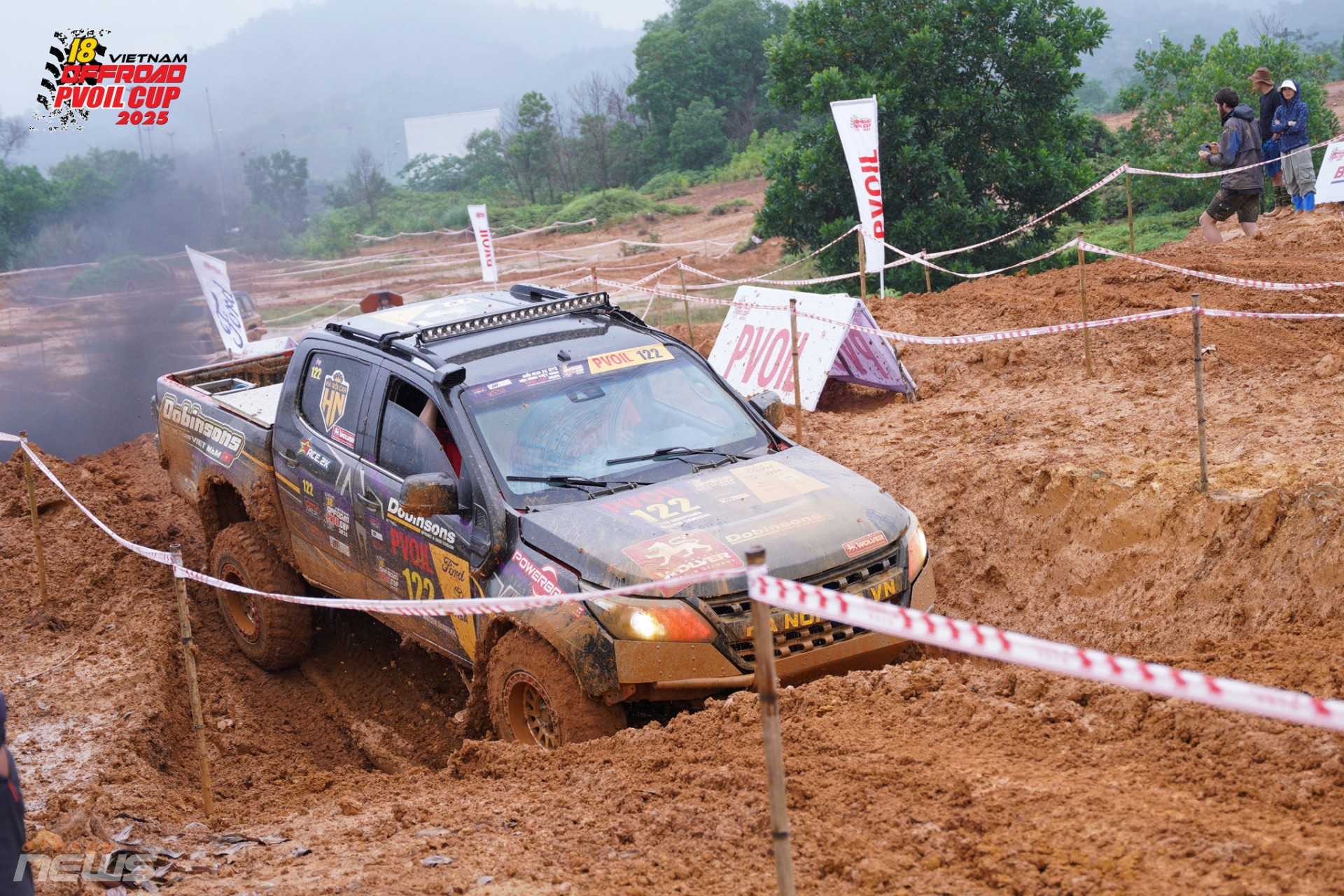 Hạng Cơ bản VOC 2025: Khi xe thương mại bước vào 'đấu trường bùn đất'