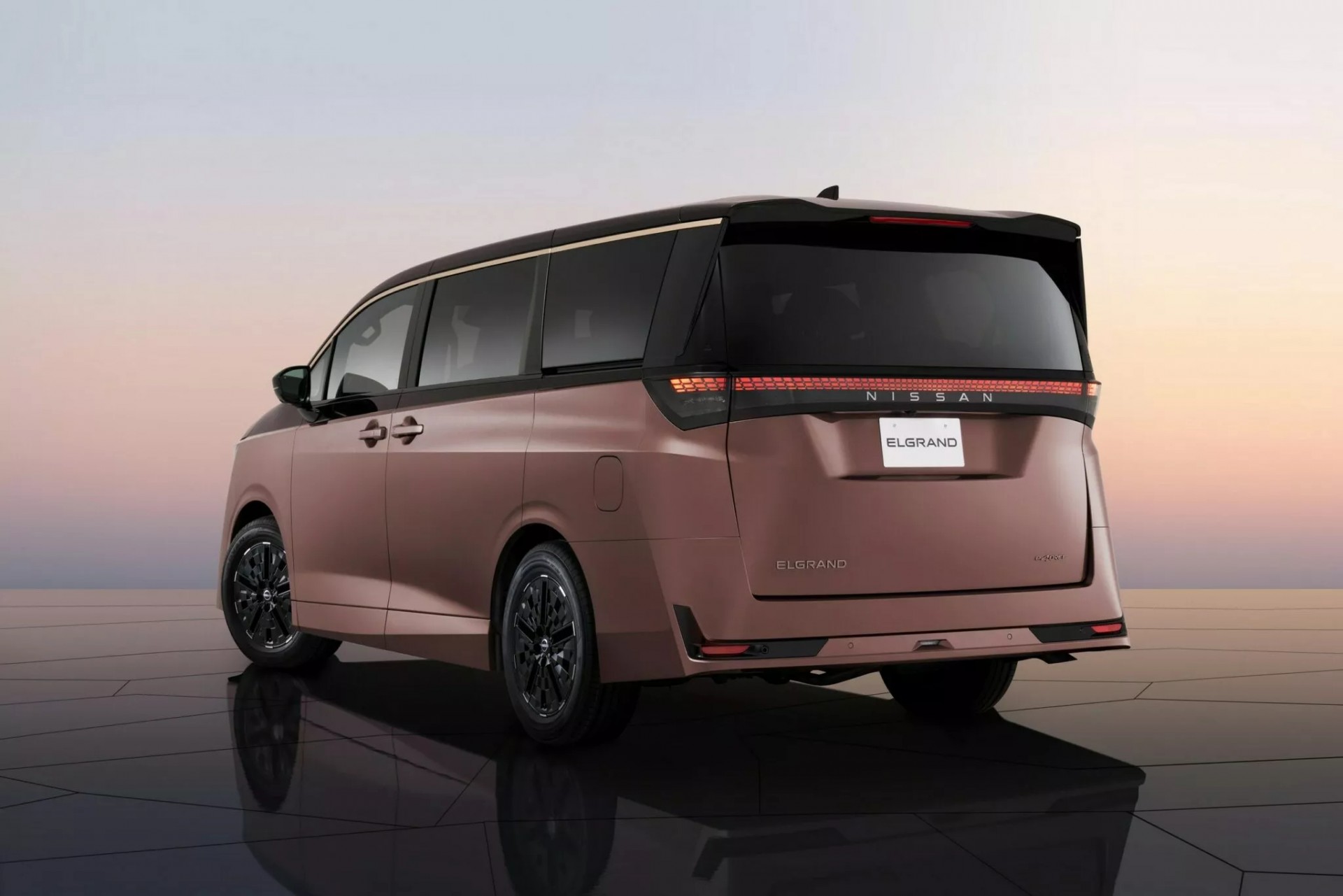 Phía sau của Nissan Elgrand 2026