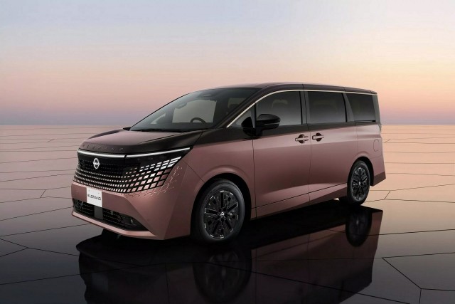 MPV Nissan Elgrand trở lại với thế hệ thứ tư mang diện mạo táo bạo, trang bị sang trọng