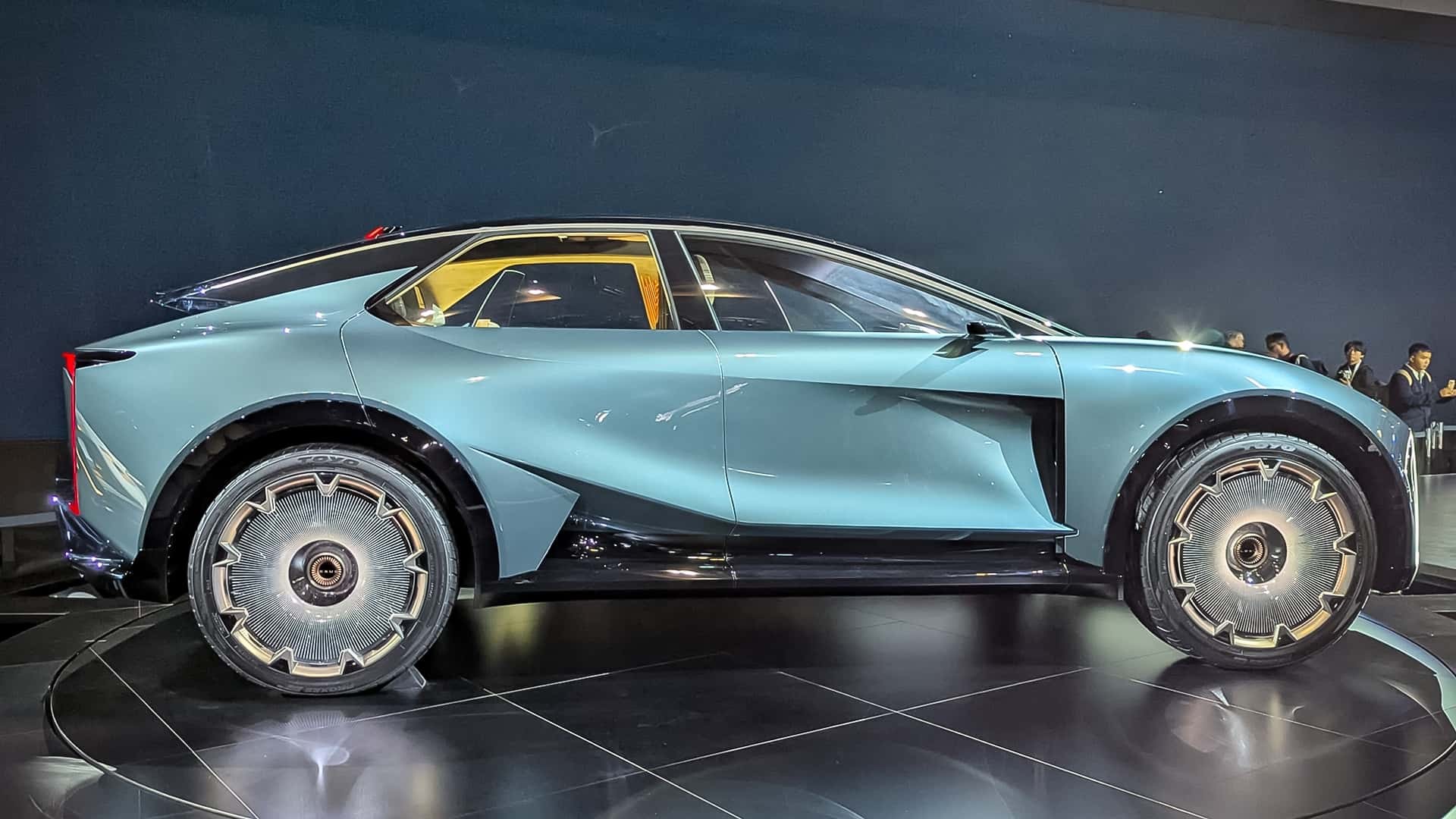 Phía bên của Lexus LS Coupe Concept