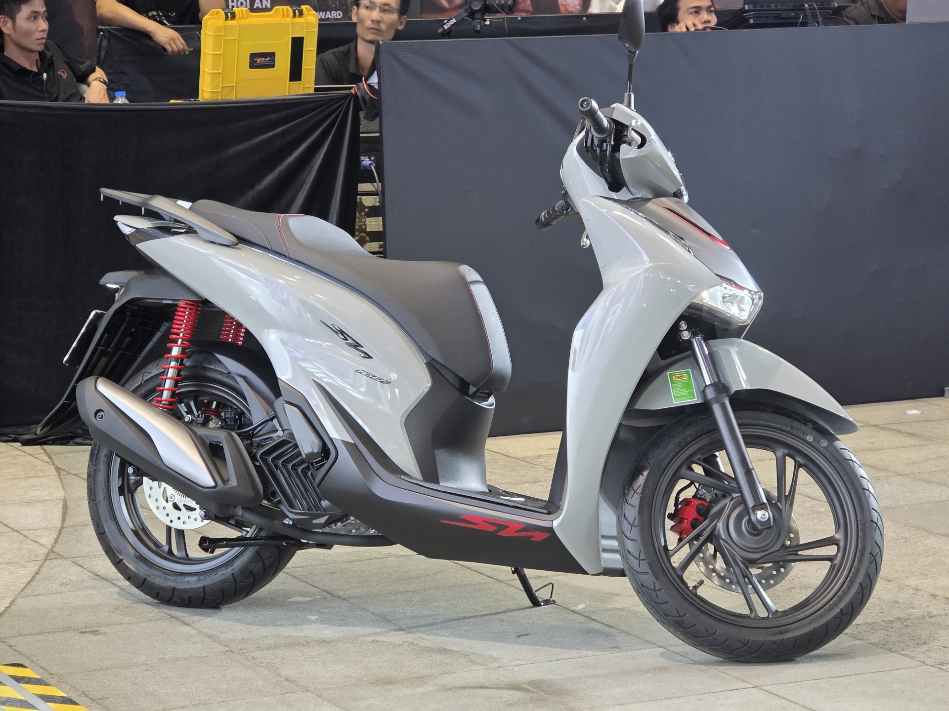 Honda ra mắt bộ đôi SH và Air Blade 2026: Thiết kế mới, nhiều trang bị đáng chú ý Honda ra mắt bộ đôi SH và Air Blade 2026: Thiết kế mới, nhiều trang bị đáng chú ý