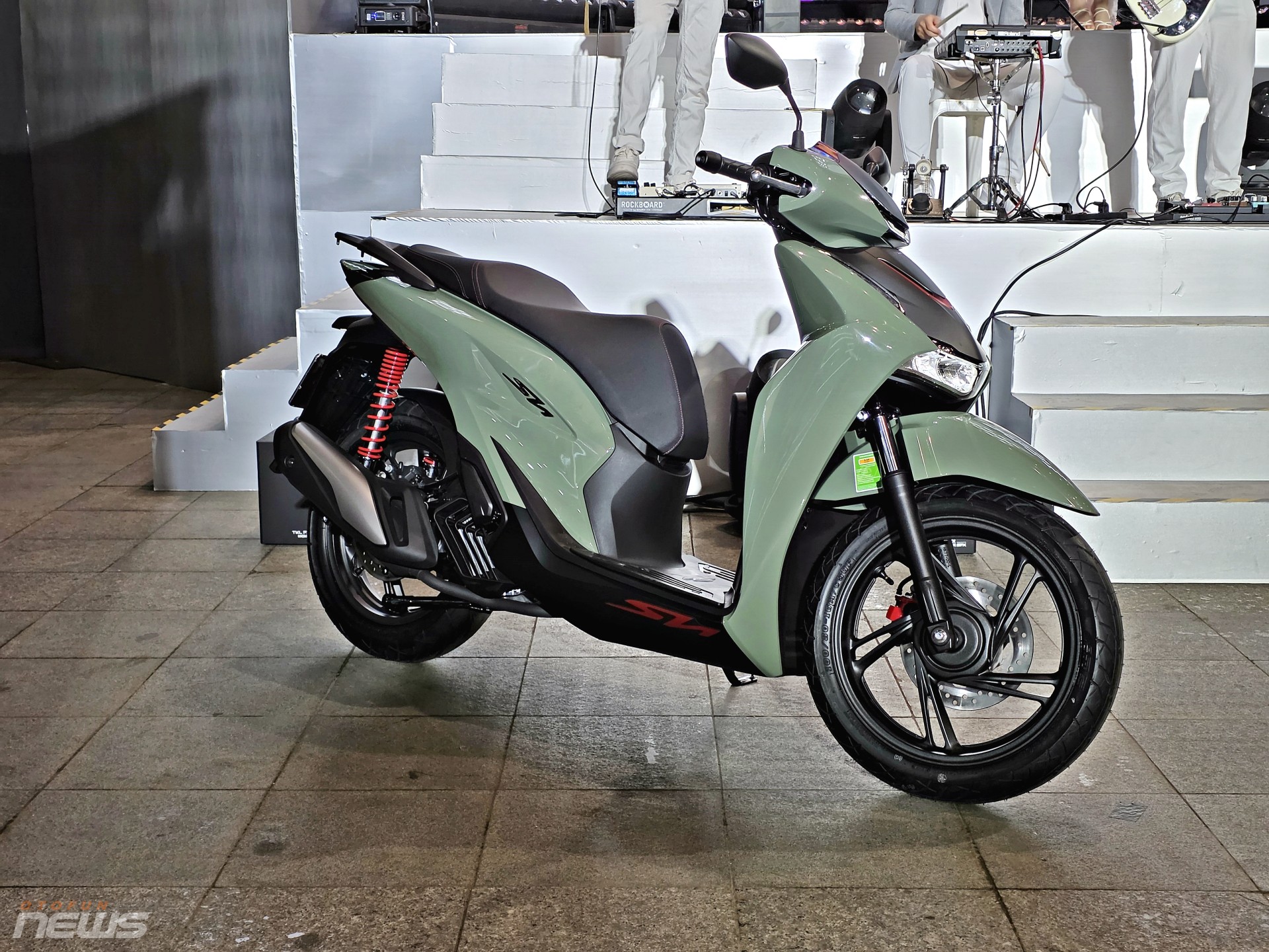 Cận cảnh Honda SH 2026 với thiết kế mới và màn hình TFT Cận cảnh Honda SH 2026 với thiết kế mới và màn hình TFT