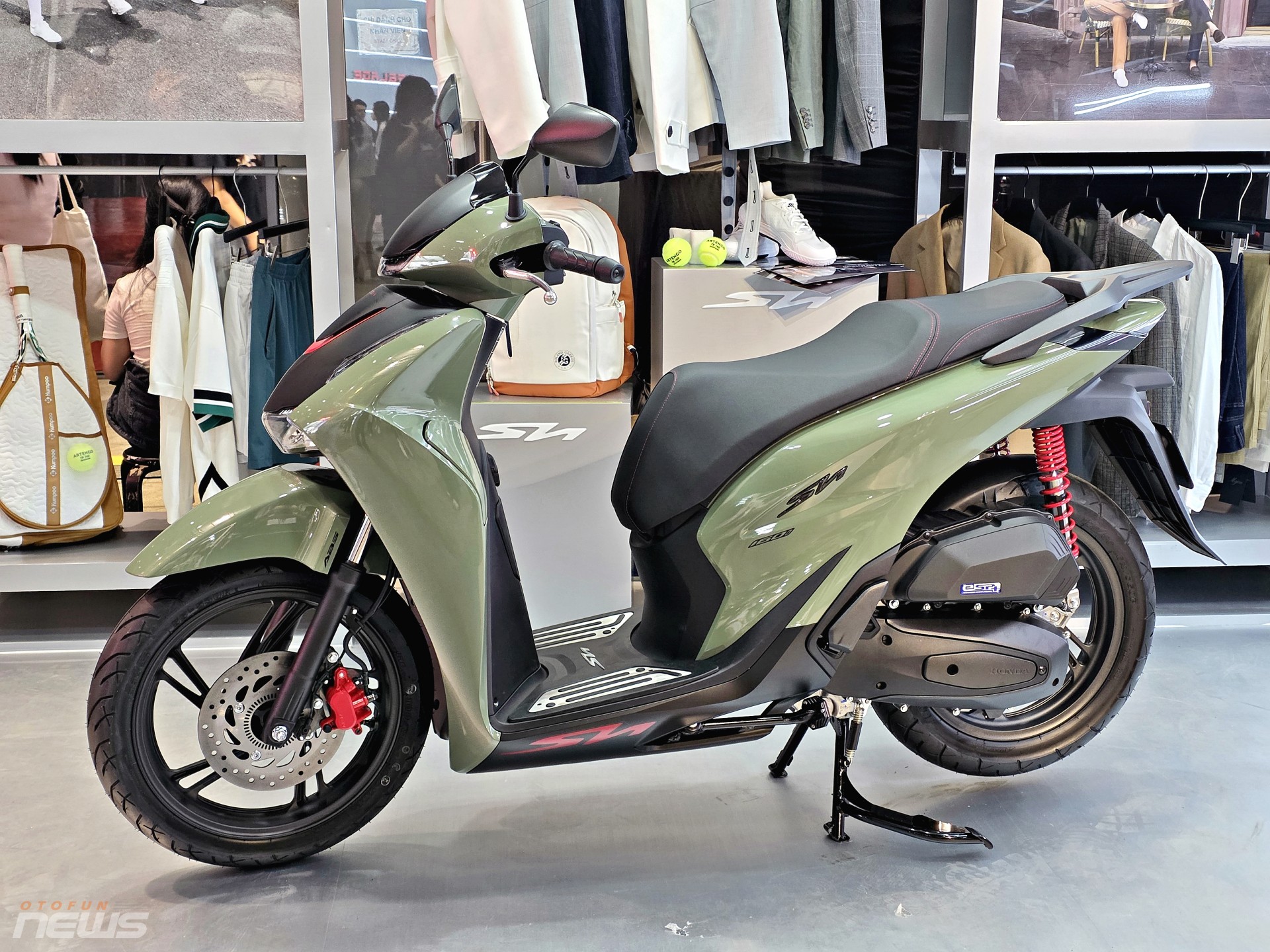 Cận cảnh Honda SH 2026 với thiết kế mới và màn hình TFT Cận cảnh Honda SH 2026 với thiết kế mới và màn hình TFT