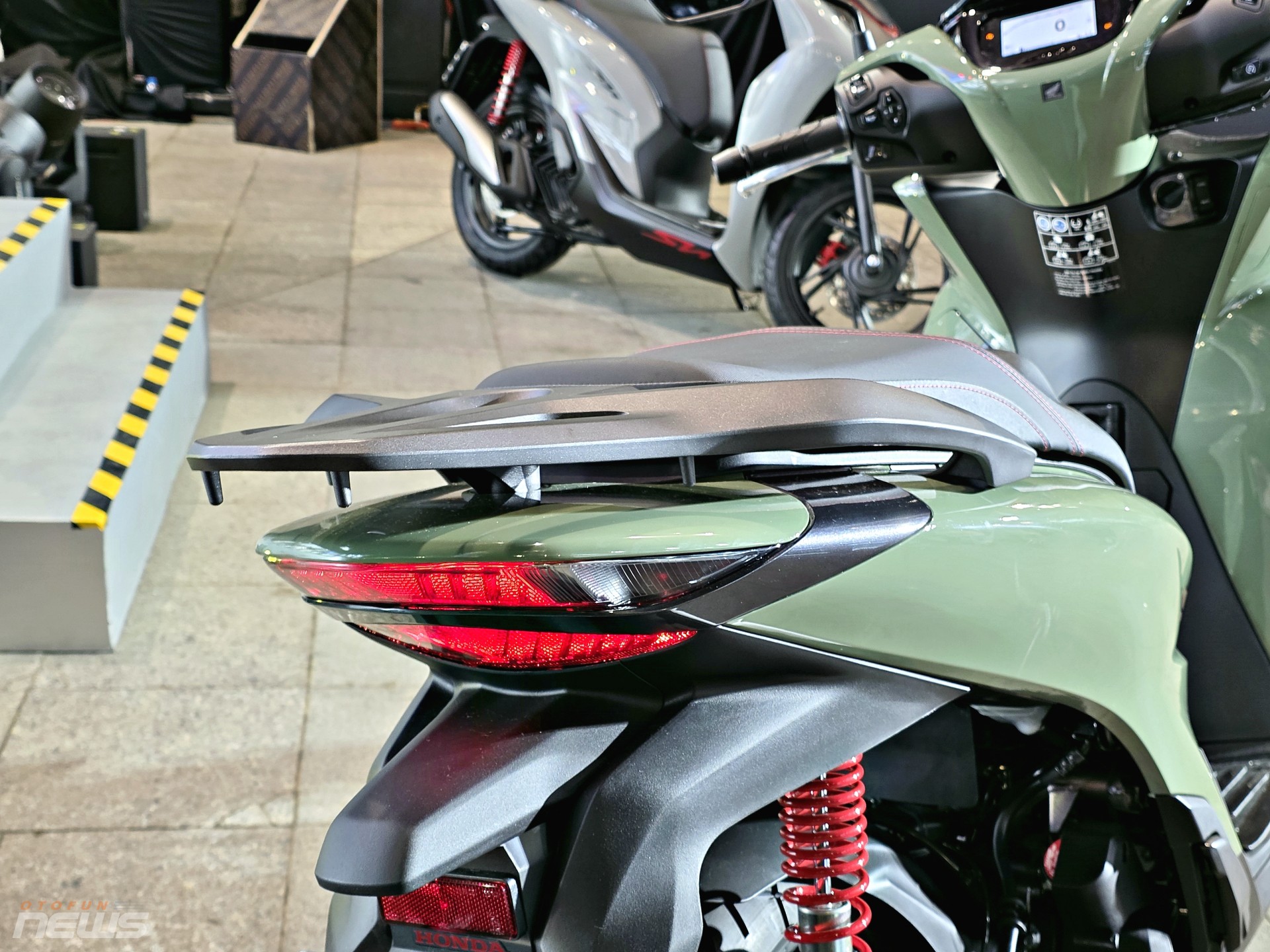 Cận cảnh Honda SH 2026 với thiết kế mới và màn hình TFT Cận cảnh Honda SH 2026 với thiết kế mới và màn hình TFT