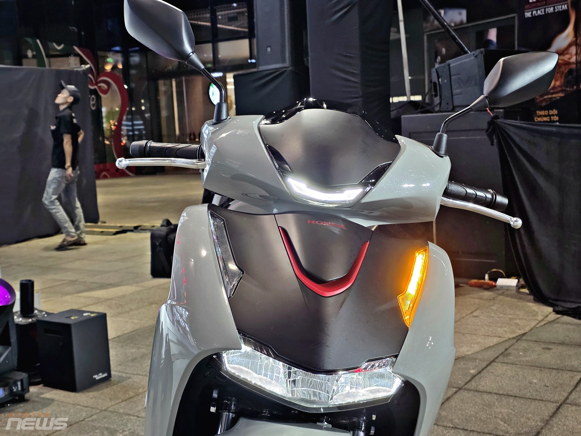 Cận cảnh Honda SH 2026 với thiết kế mới và màn hình TFT Cận cảnh Honda SH 2026 với thiết kế mới và màn hình TFT