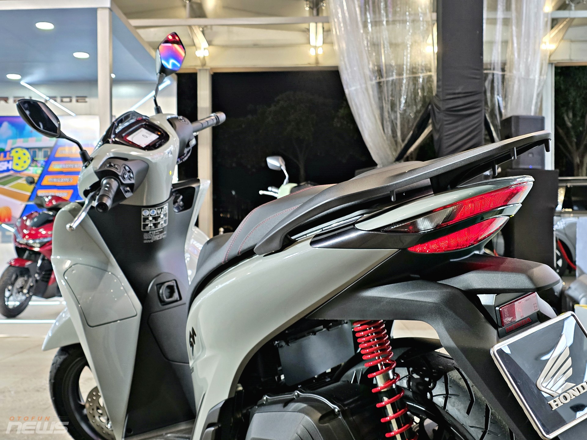 Cận cảnh Honda SH 2026 với thiết kế mới và màn hình TFT Cận cảnh Honda SH 2026 với thiết kế mới và màn hình TFT