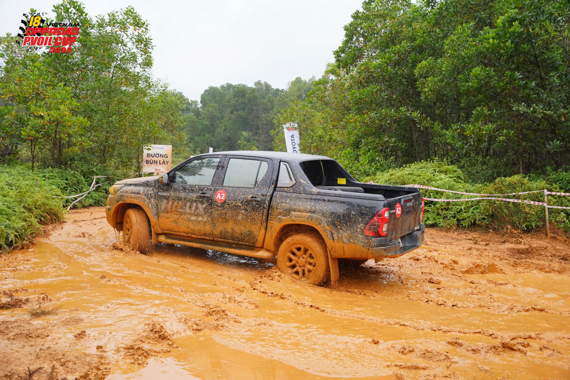 'Chiến mã' Toyota Hilux chinh phục cung lái thử hiểm trở tại PVOIL VOC 2025 'Chiến mã' Toyota Hilux chinh phục cung lái thử hiểm trở tại PVOIL VOC 2025